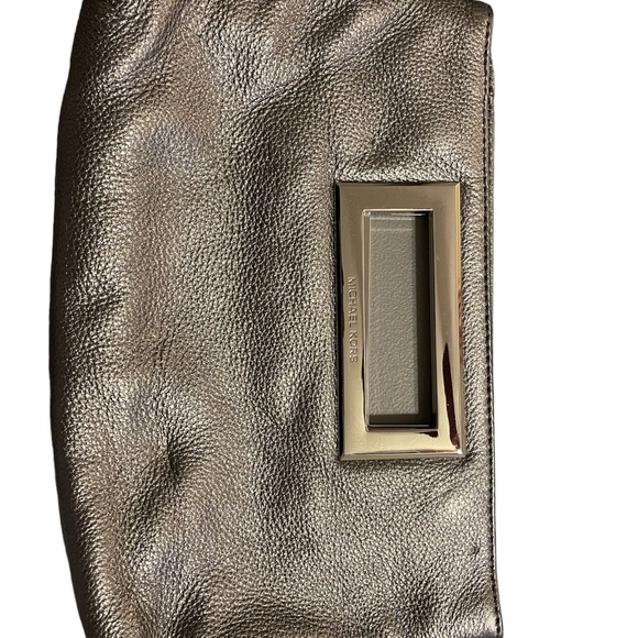 Michael Kors Clutch Silver/Pewter color soft pebble leather - Picture 5 of 7